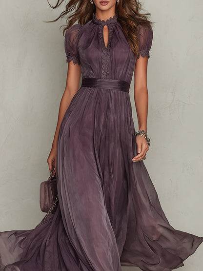 Flavia • Vestito lungo viola con scollo a chiave, bordo in pizzo di chiffon
